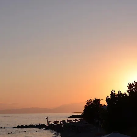 Crown Aparthotel Nea Skioni