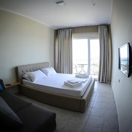 Aparthotel Crown Nea Skioni