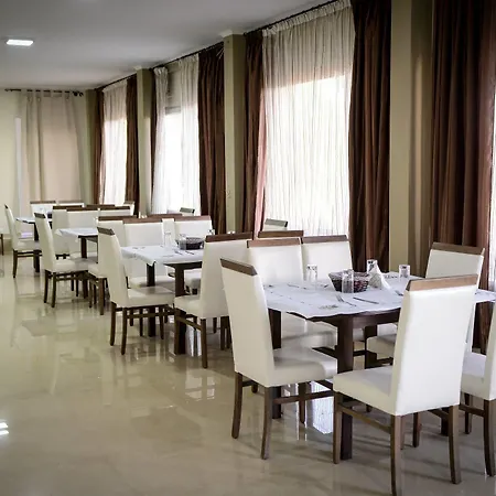 Crown Aparthotel Nea Skioni