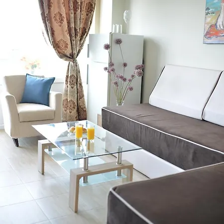 Crown Aparthotel Nea Skioni