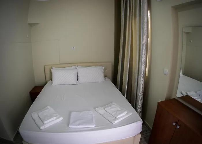 Crown Aparthotel Nea Skioni