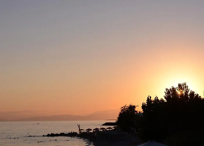 Crown Aparthotel Nea Skioni