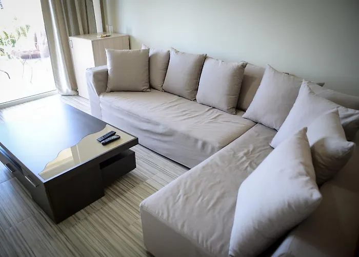 Crown Aparthotel Nea Skioni