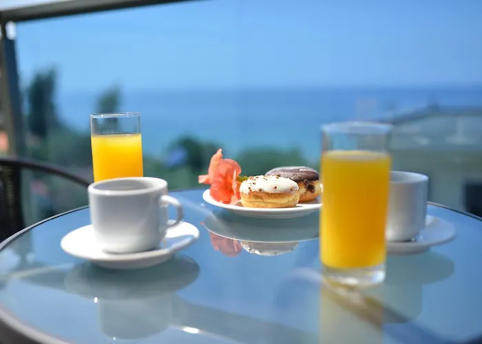 Crown Aparthotel Nea Skioni