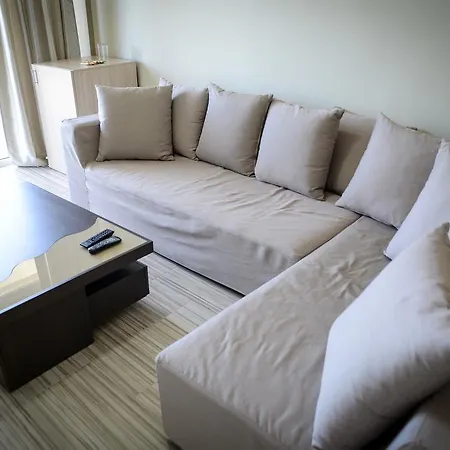 Crown Aparthotel Nea Skioni