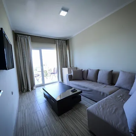 Crown Aparthotel Nea Skioni